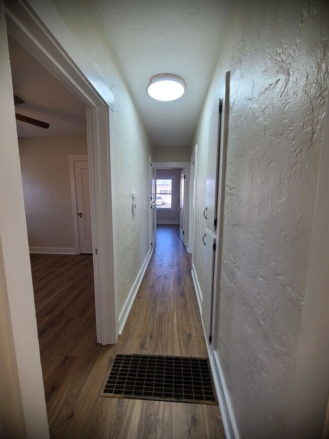 Building Photo - Action Properties R.E.S. Inc offering Central Roseville 2 Bed, 1bath  Carport Parking, Large yard...