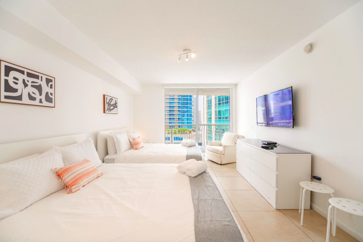 Building Photo - 1200 Brickell Bay Dr