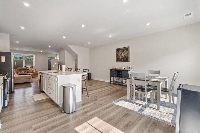 Building Photo - 2694A Azalea Garden Road