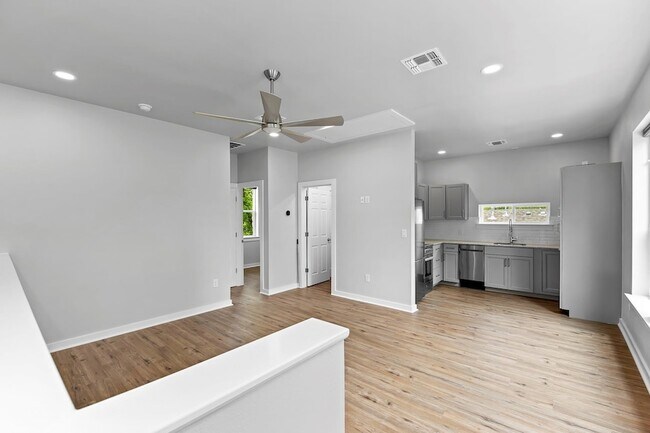 Building Photo - 100 Bryson Bend