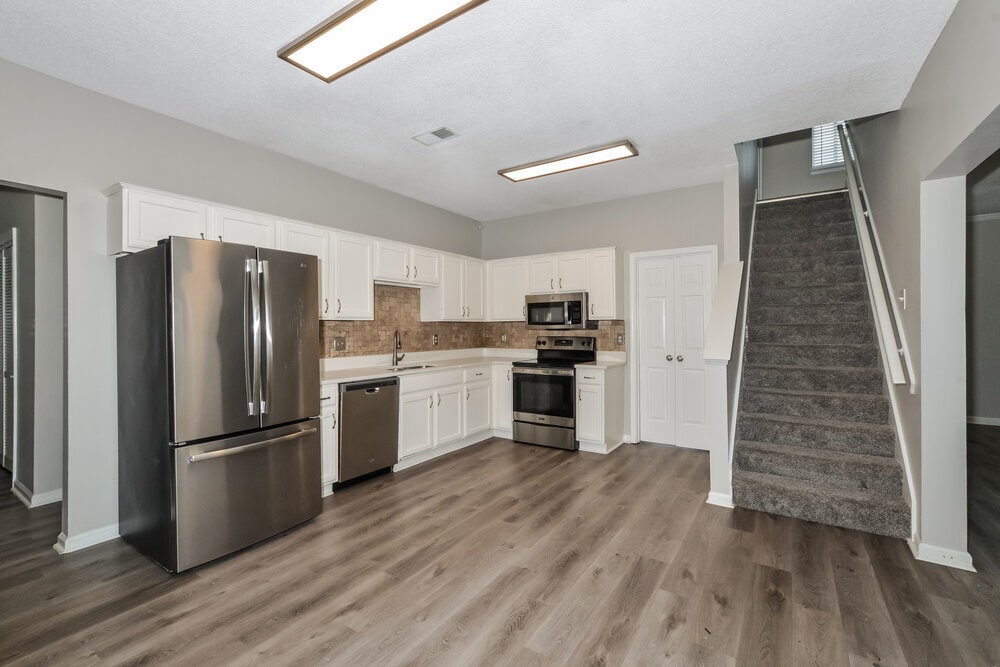 Building Photo - 7415 Creekside Dr