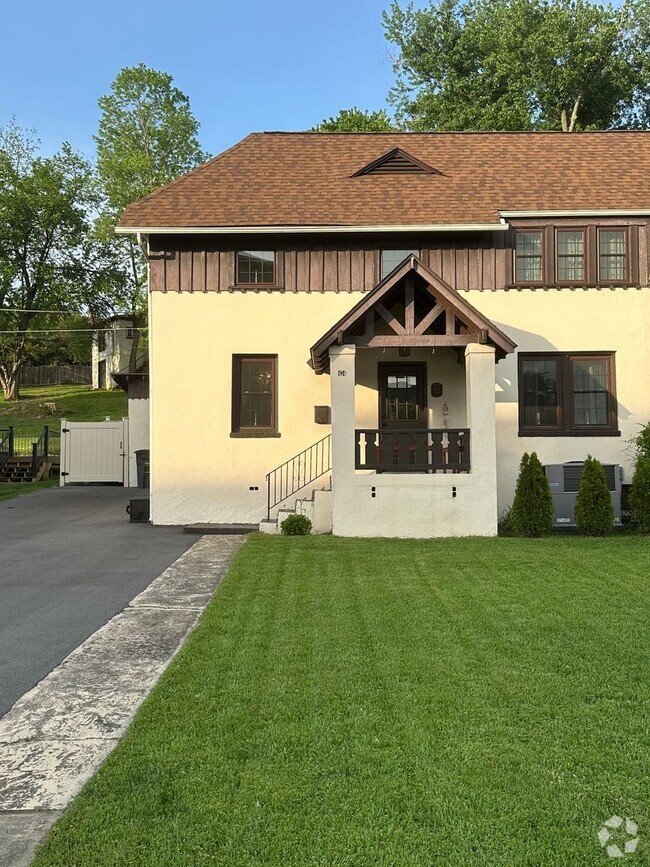 Building Photo - 3 bedroom, 2 bath, furnished Kingsport, TN