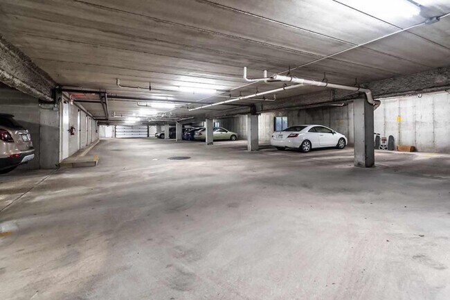Building Photo - 905 Harbor House Dr. #8