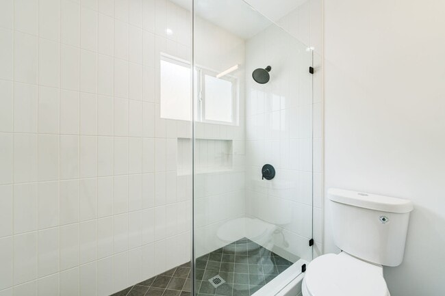 Building Photo - 7020 Schroll St