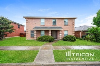 Building Photo - 834 Smokey Oak Dr