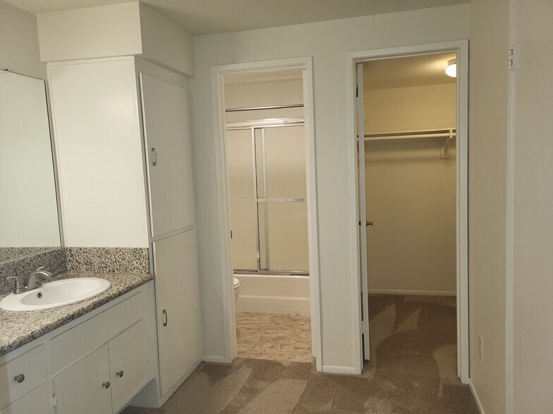 Building Photo - 24143 Del Monte Dr