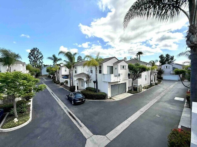 Building Photo - Gated Community - Updated Harbor City Townhouse - 3 bed / 2.5 bath