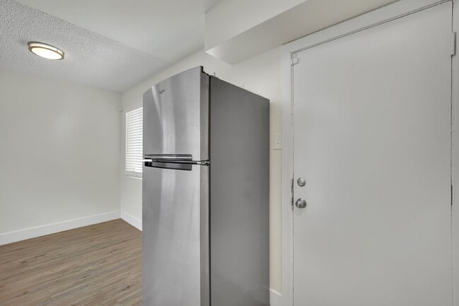 Building Photo - 1304 Rexford Pl
