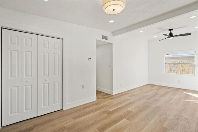 Building Photo - 4606 W Paxton Ave