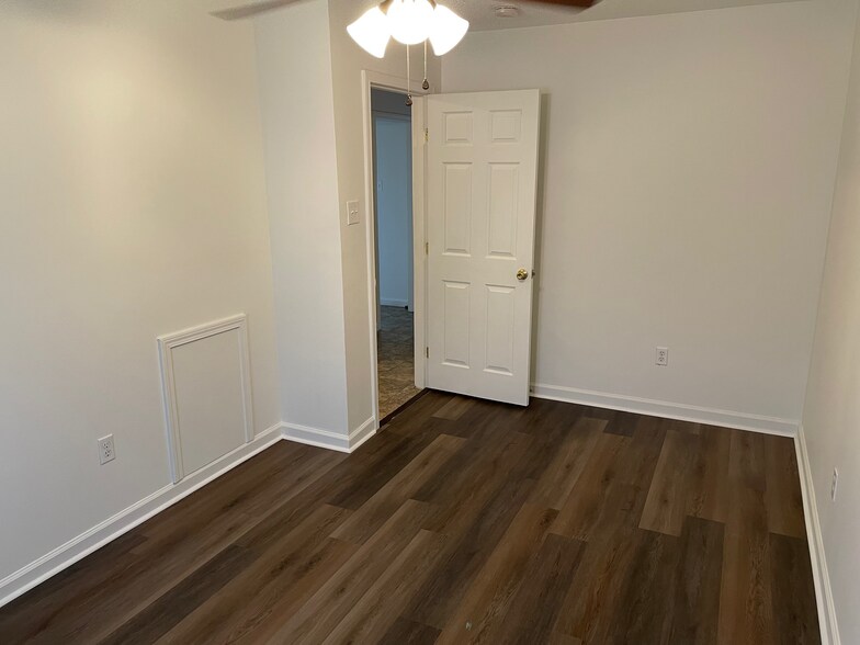 Bedroom 2 - 1st floor - 214 Gloria St