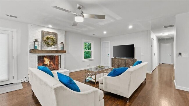 Building Photo - 204 Cold Creek Dr