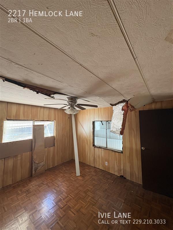 Building Photo - 2217 Hemlock Ln