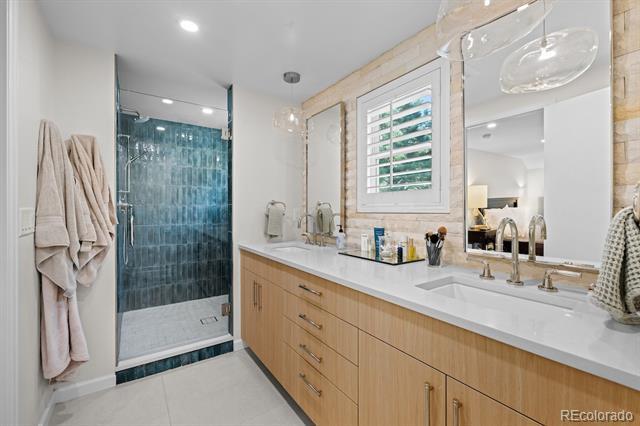 Building Photo - 7030 S Magnolia Cir