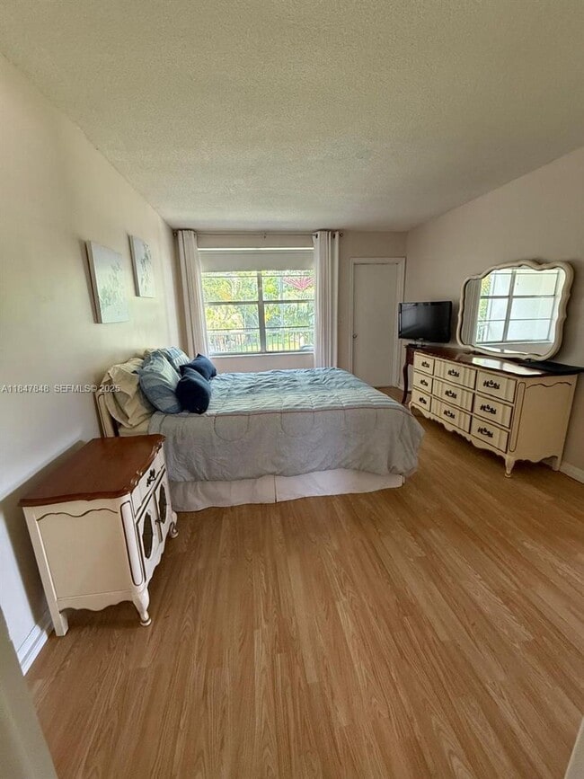 Building Photo - 4025 N Federal Hwy