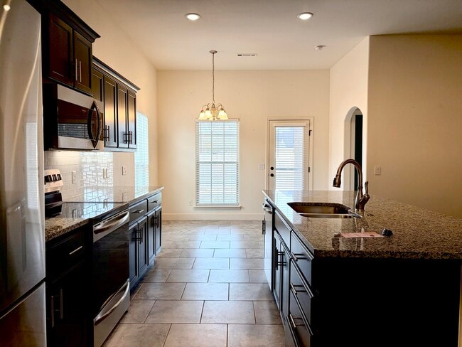 Building Photo - 2108 Birdie Ln