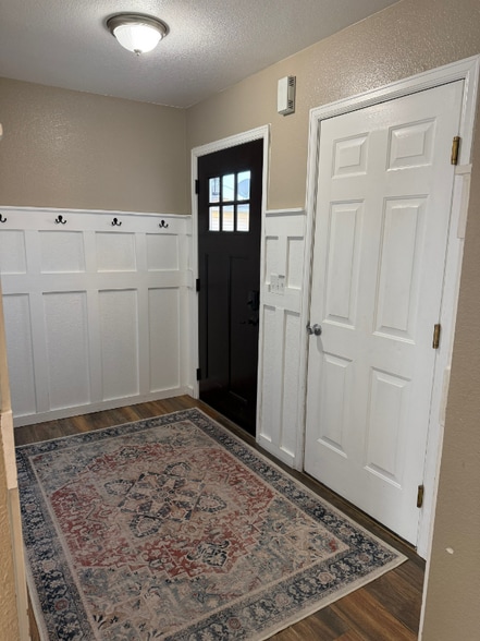 Building Photo - 609 Dinwoody Way