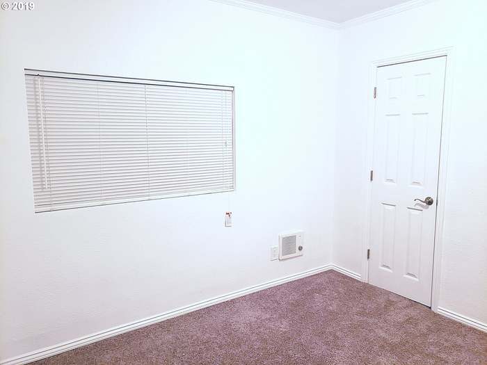 Building Photo - 801 W 39th St