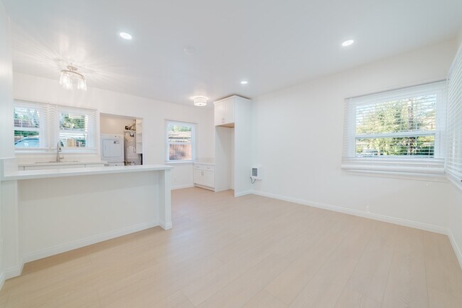 Building Photo - 681 Hillside Terrace