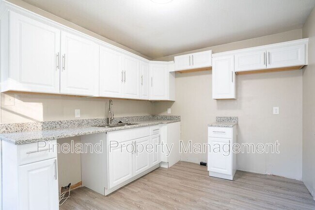 Building Photo - 817 Isley St