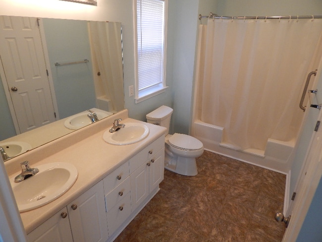 Building Photo - 301 McKenna Cir