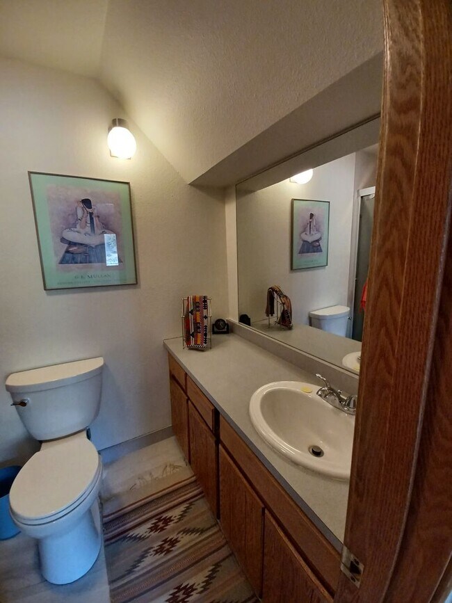 Building Photo - Light Bright 3 BDR plus Loft 3BATH Silvert...