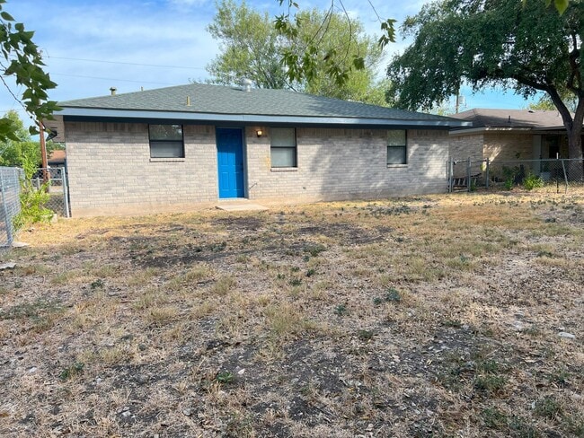 Building Photo - 306 Sun Flower Dr