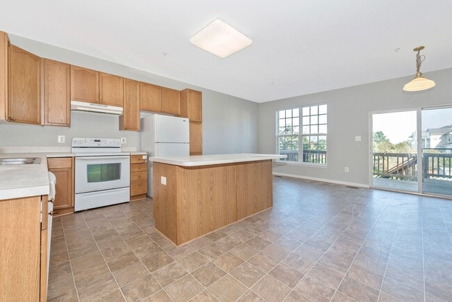 Building Photo - Fantastic Townhouse w/ Garage - Quick High...