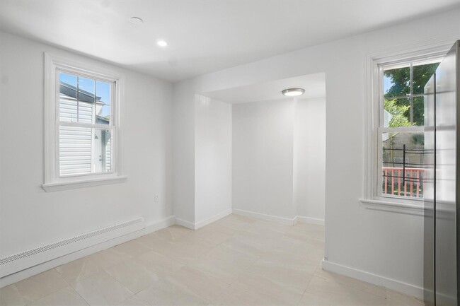 Building Photo - 419 S 7th Ave