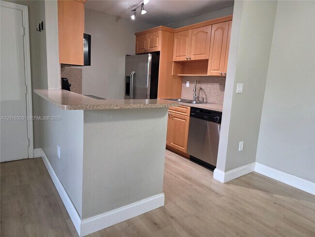 Building Photo - 10765 SW 108th Ave