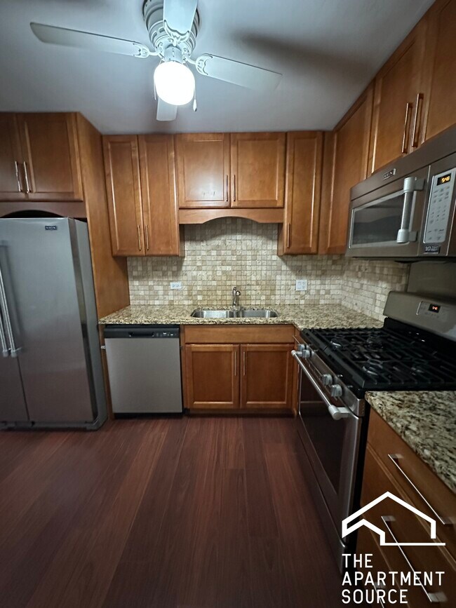 Primary Photo - 696 Elm Pl
