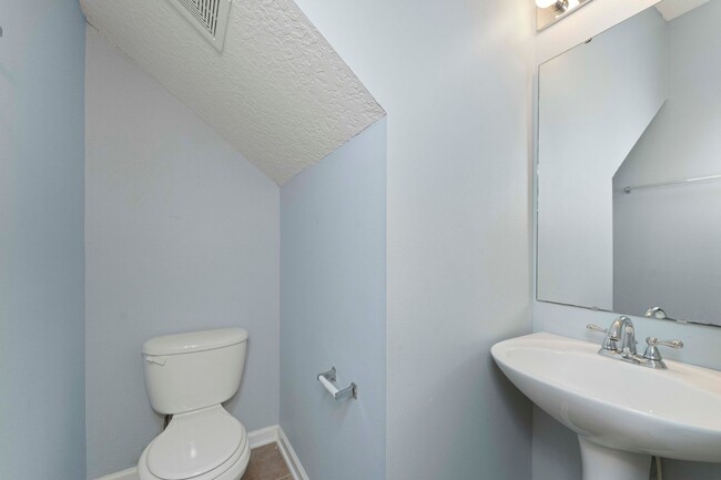 Building Photo - Charming 3BR Townhouse with Garage & Priva...