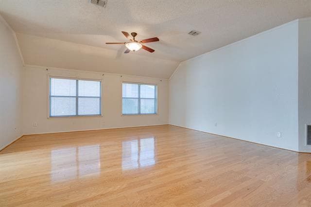 Building Photo - 2701 Chatsworth Dr