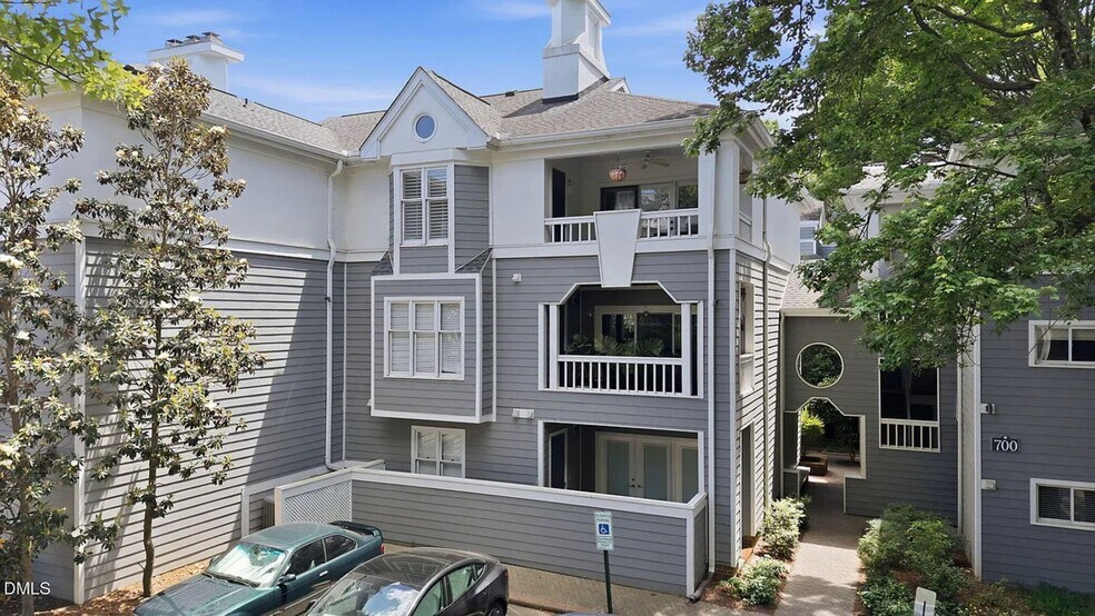 Building Photo - 700 Bishops Park Dr