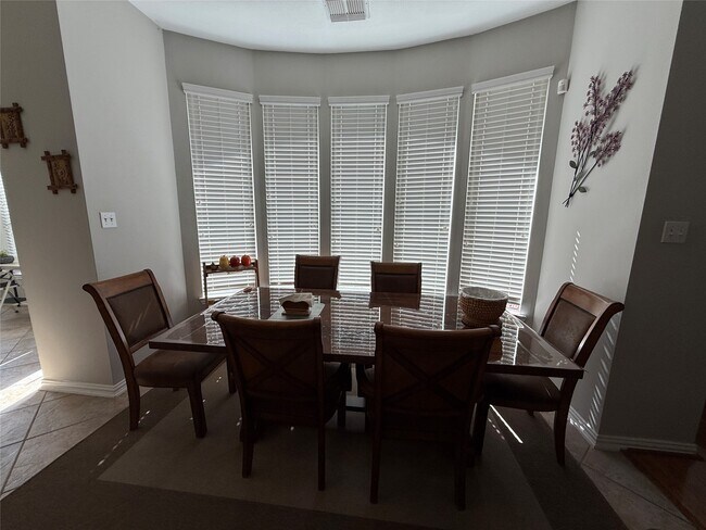 Building Photo - 814 Spring Mist Ct