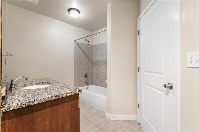 Building Photo - 250 Pharr Rd NE