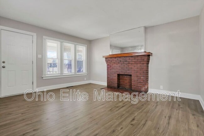 Building Photo - 47 N Hague Ave