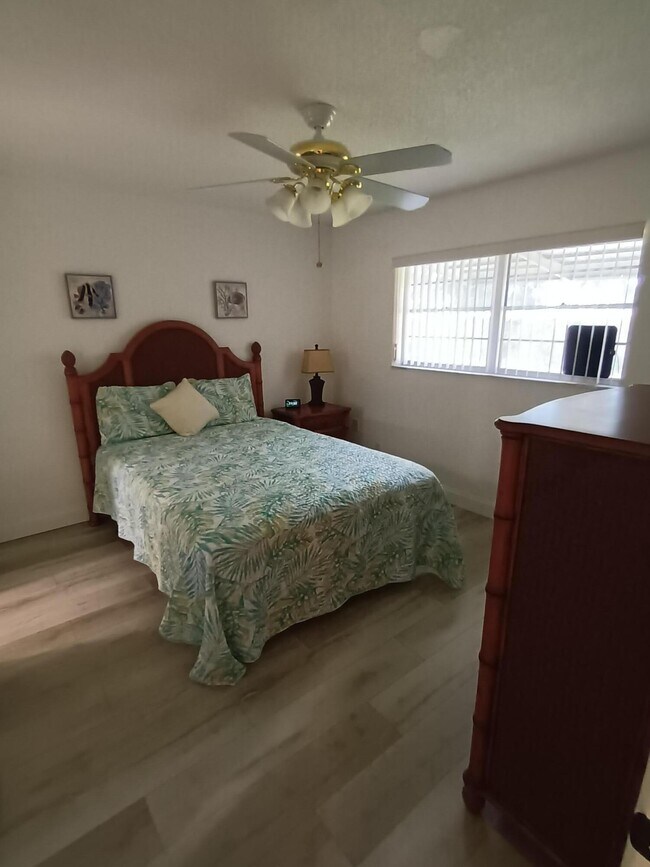 Building Photo - 1119 Lake Terrace