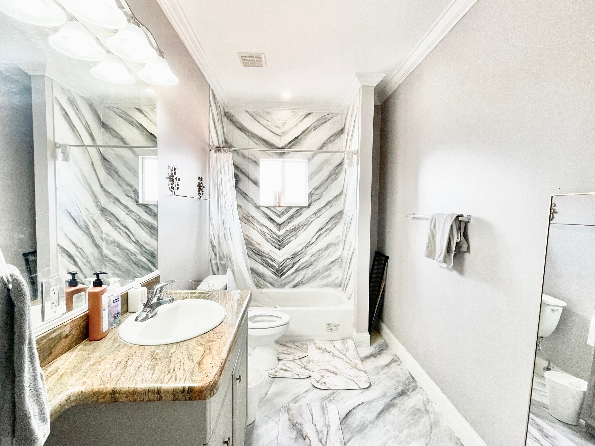 Building Photo - 1102 NW 26th St