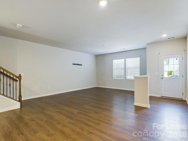 Building Photo - 15611 Country House St