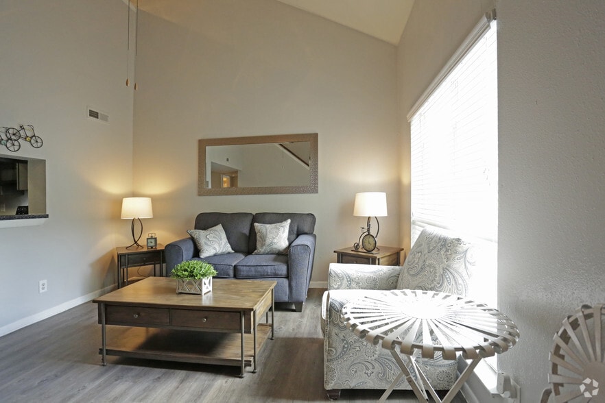 2 BD, 2 BA - 1,140 SF - Kingston Port