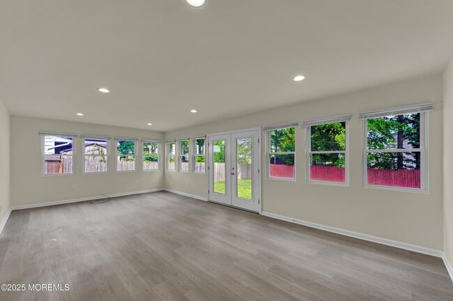 Building Photo - 895 Raleigh Dr