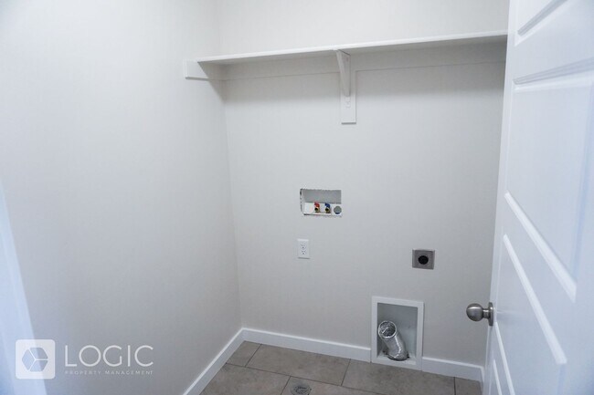 Building Photo - 15180 Gunpowder Ct