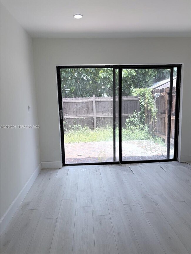 Building Photo - 3809 SW 82nd Ave