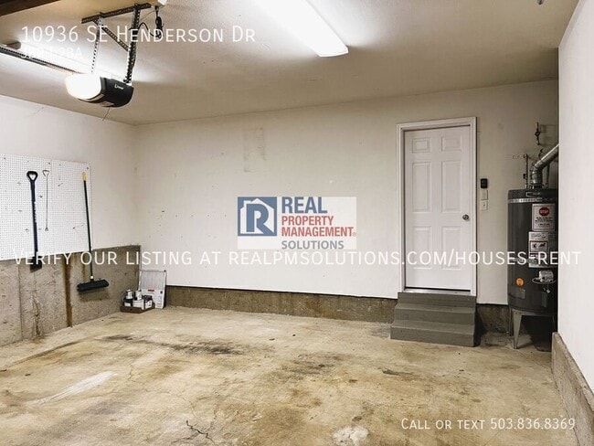 Building Photo - 10936 SE Henderson Dr