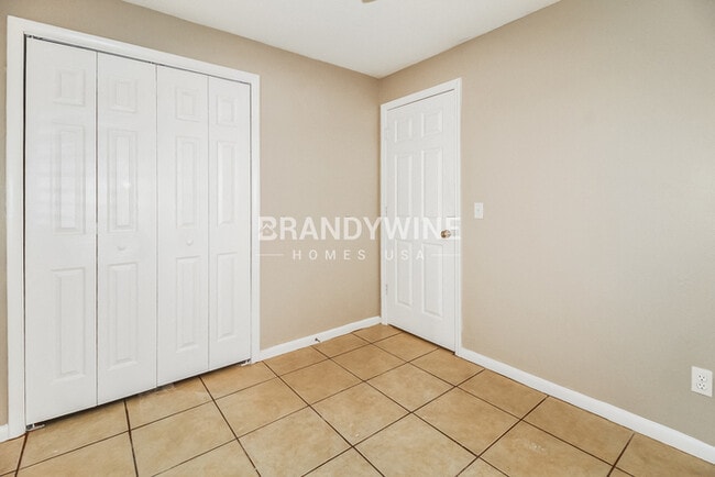 Building Photo - 3221 Thistle Hill Dr