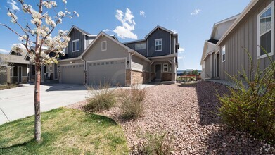 Building Photo - Rockrimmon Townhouse with 2 car garage