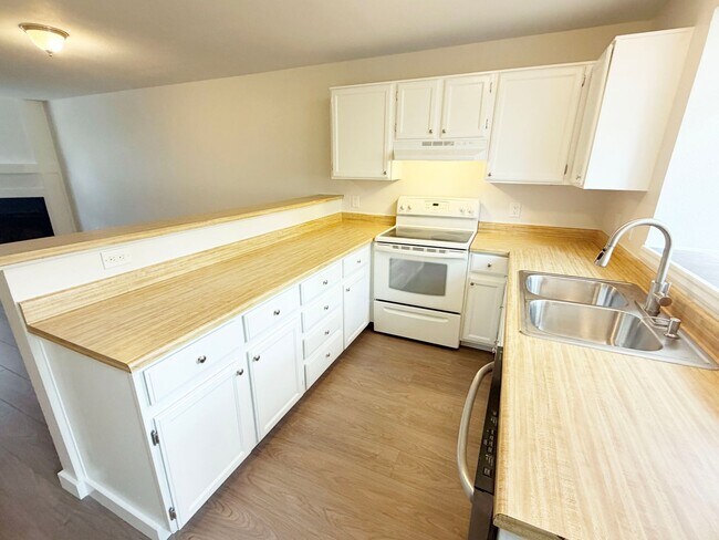 Building Photo - 3070 W 107th Pl