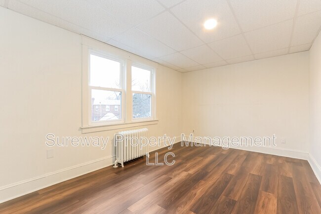 Building Photo - 922 Pitman Ave