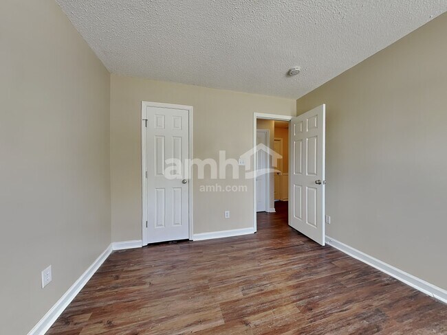 Building Photo - 55 Old Tree Ct