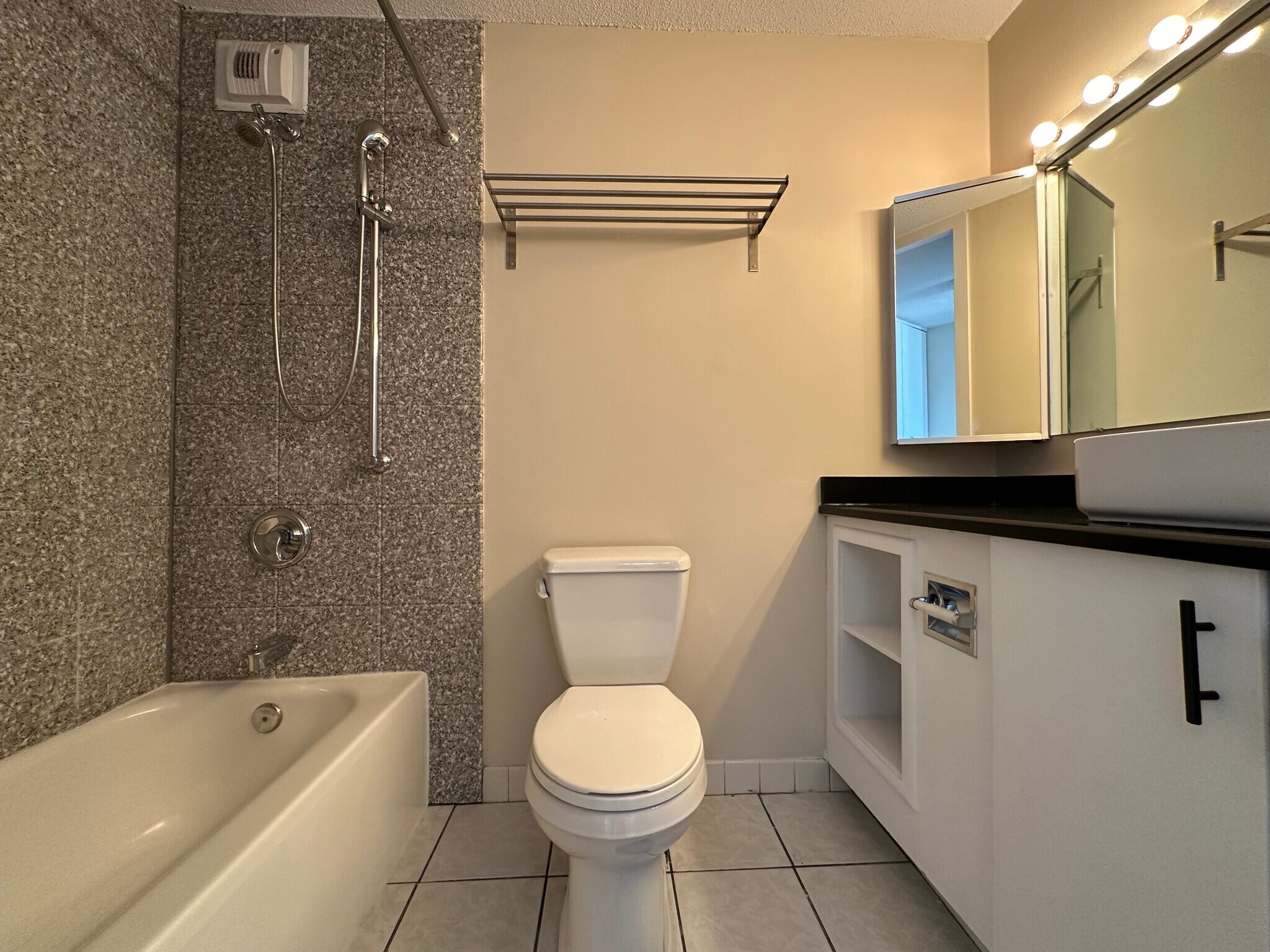 Building Photo - 405 N Wabash Ave